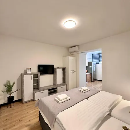 Apartment Crolivia Apartmans In Center Pula