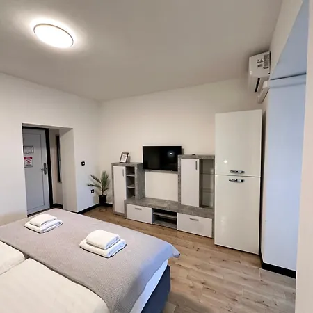 Crolivia Apartmans In Center * Pula